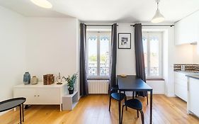 Le Petit Chaponnay - Charming Apartment For 2 Near Saxe Gambetta